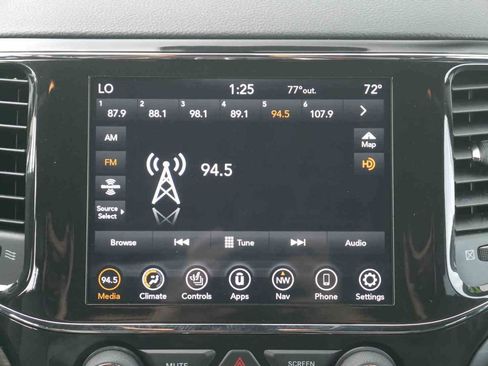 Used 2022 Jeep Grand Cherokee Altitude AWD/4WD image 7