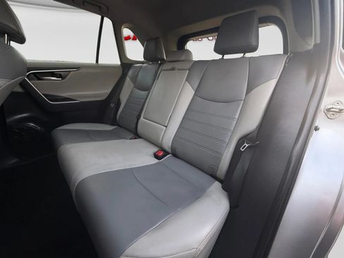 Used 2019 Toyota RAV4 Limited FWD image 17