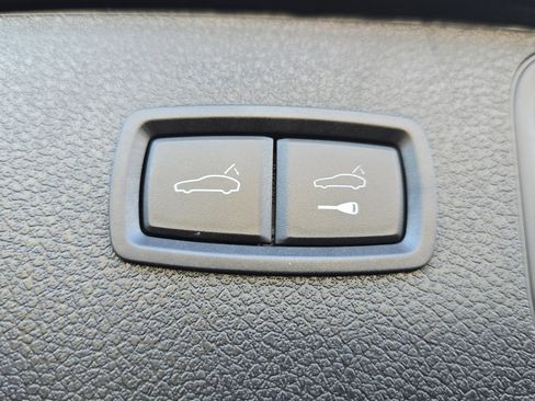 Certified 2025 Porsche Macan image 16