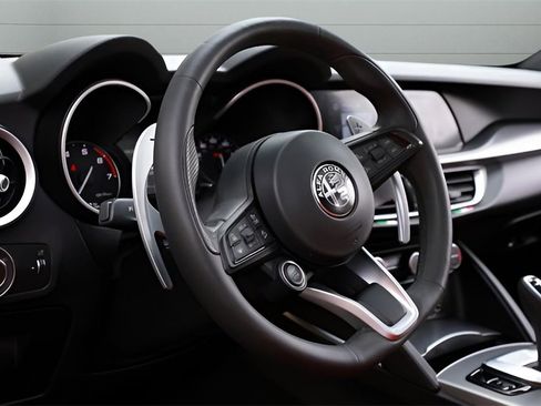 Used 2023 Alfa Romeo Stelvio Veloce image 23