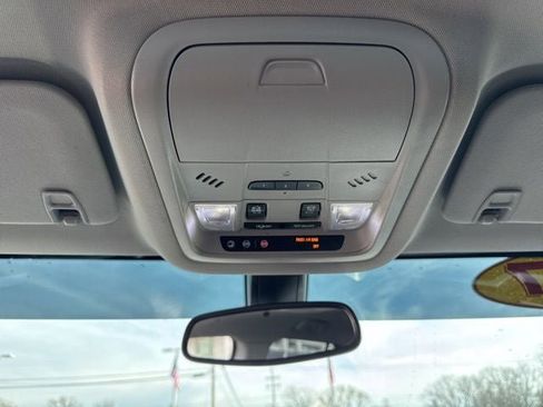 Used 2017 GMC Acadia SLT AWD/4WD image 15