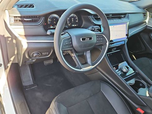 New 2026 Jeep Grand Cherokee Altitude image 10