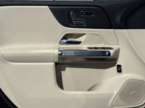 New 2026 Mercedes-Benz GLB 250 image 9