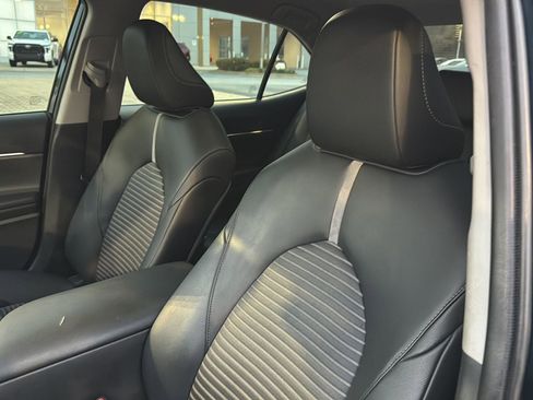 Certified 2021 Toyota Camry SE image 25