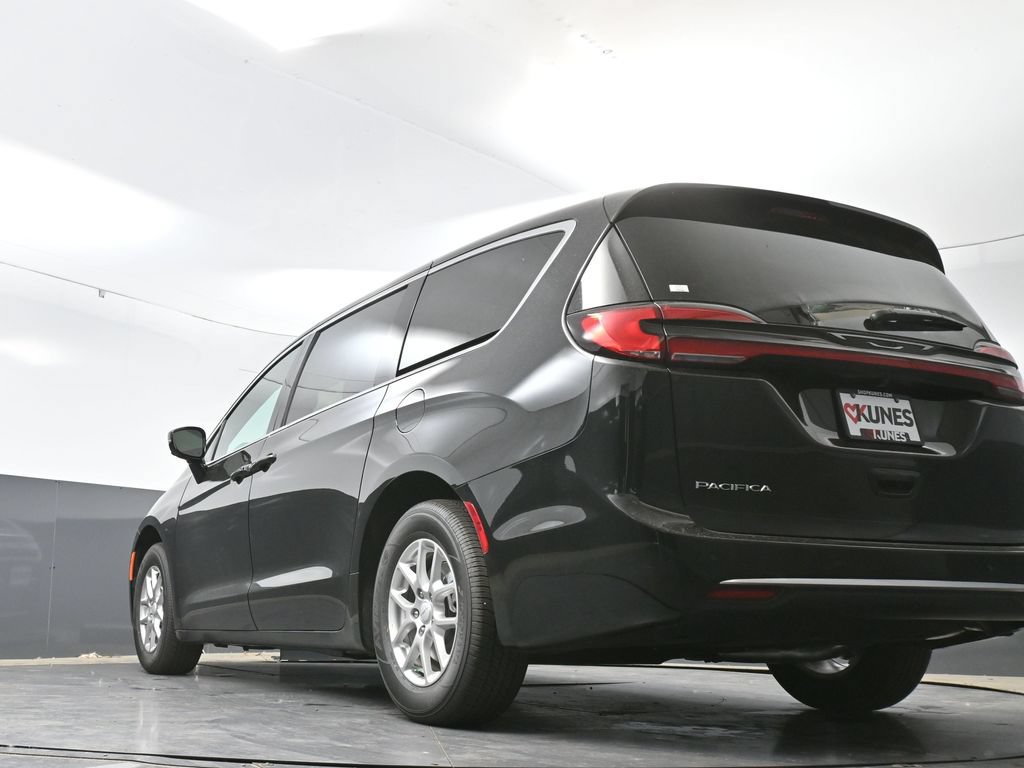 New 2027 Chrysler Pacifica Select w/ Family Tech Group FWD image 45