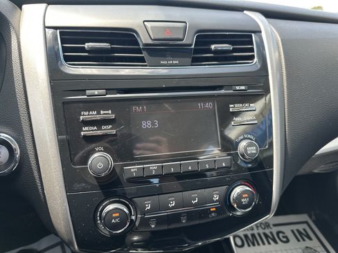 Used 2014 Nissan Altima 2.5 S w/ Display Audio Package FWD image 17