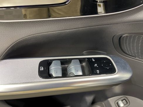 Used 2024 Mercedes-Benz GLC 300 4MATIC image 18