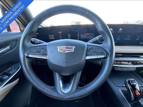 Used 2025 Cadillac XT4 Premium Luxury FWD image 8