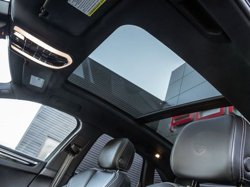 Used 2023 Porsche Macan Turbo image 16