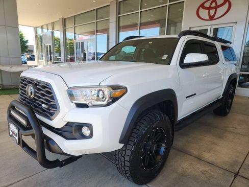 Certified 2022 Toyota Tacoma TRD Off-Road w/ Technology Package AWD/4WD image 6