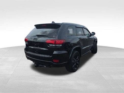 Used 2018 Jeep Grand Cherokee Altitude image 9