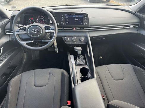 Certified 2021 Hyundai Elantra SE image 13