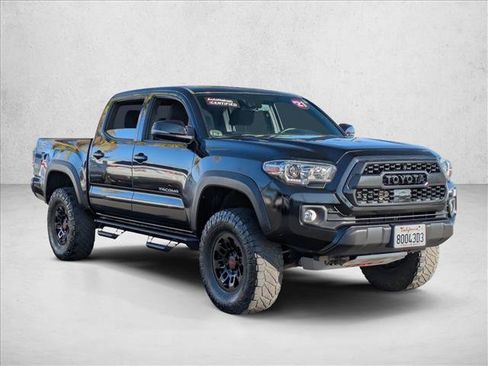 Used 2021 Toyota Tacoma TRD Off-Road w/ Technology Package image 4