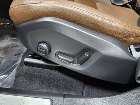 Used 2024 Volvo XC60 B5 Plus image 25