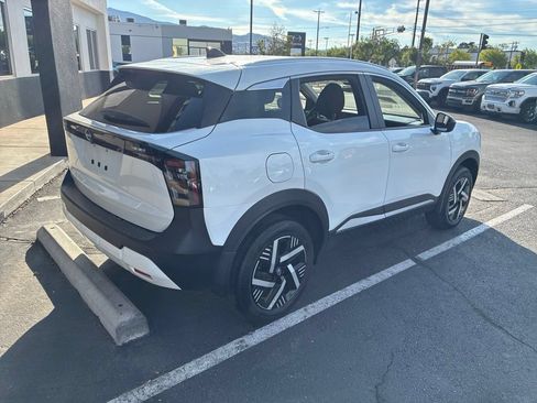 Used 2026 Nissan Kicks SV FWD image 5