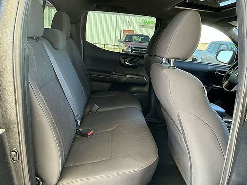 Used 2017 Toyota Tacoma TRD Off-Road image 12