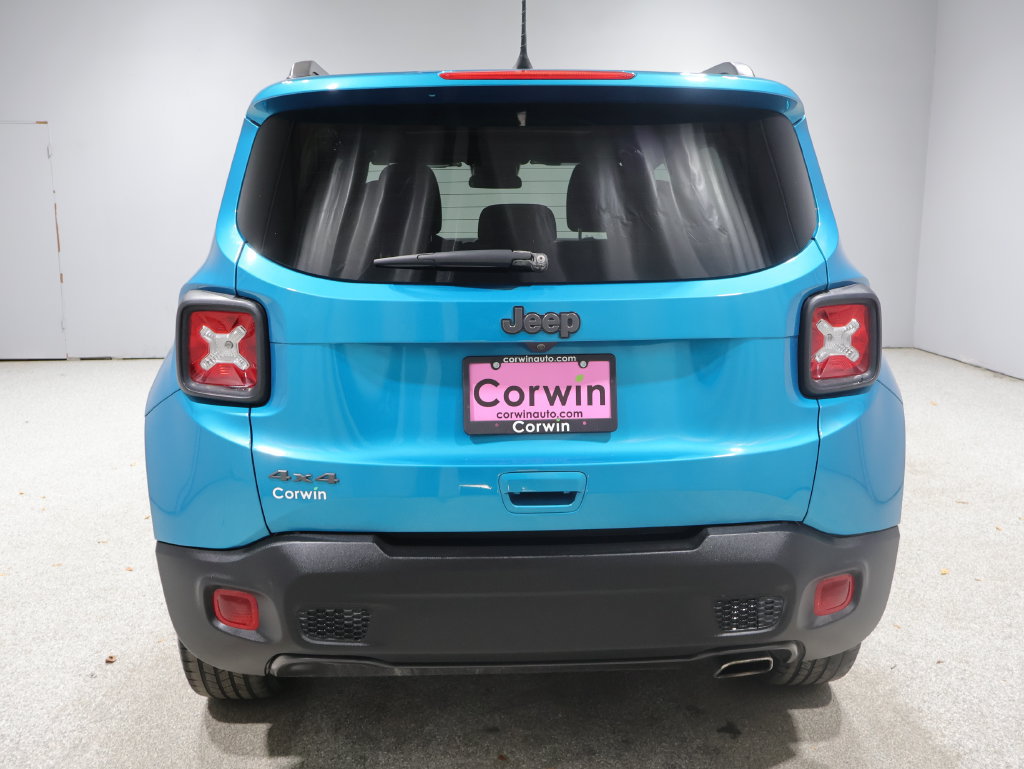 Used 2021 Jeep Renegade Latitude w/ Sun & Sound Group AWD/4WD image 3