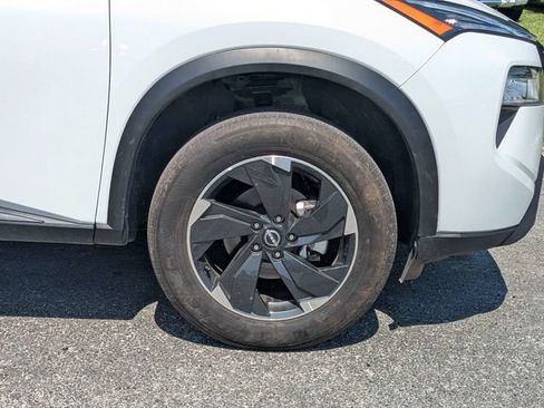 Used 2025 Nissan Rogue SV AWD/4WD image 12