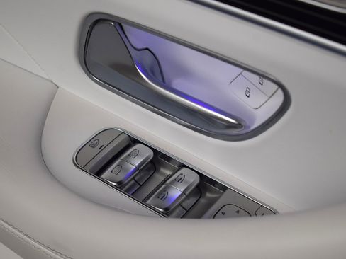 Used 2025 Mercedes-Benz Maybach GLS 600 4MATIC image 41