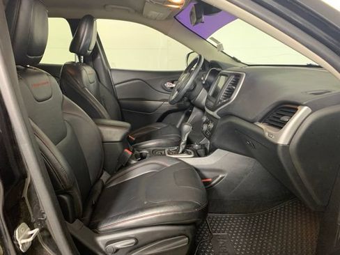 Used 2014 Jeep Cherokee Trailhawk w/ Leather Interior Group AWD/4WD image 18