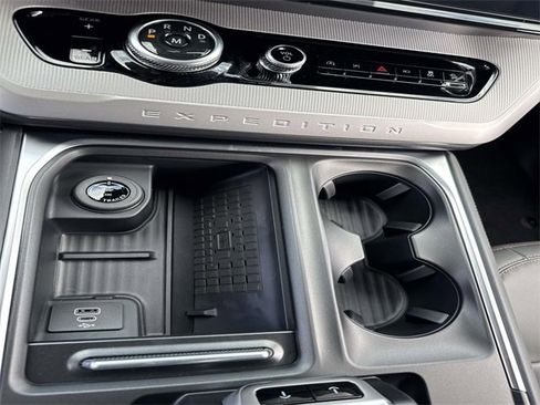 New 2025 Ford Expedition Active image 26
