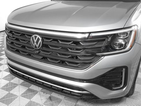 Used 2025 Volkswagen Atlas Cross Sport SEL Premium R-Line AWD/4WD image 30