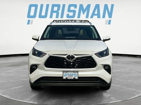 Used 2025 Toyota Highlander XLE image 2