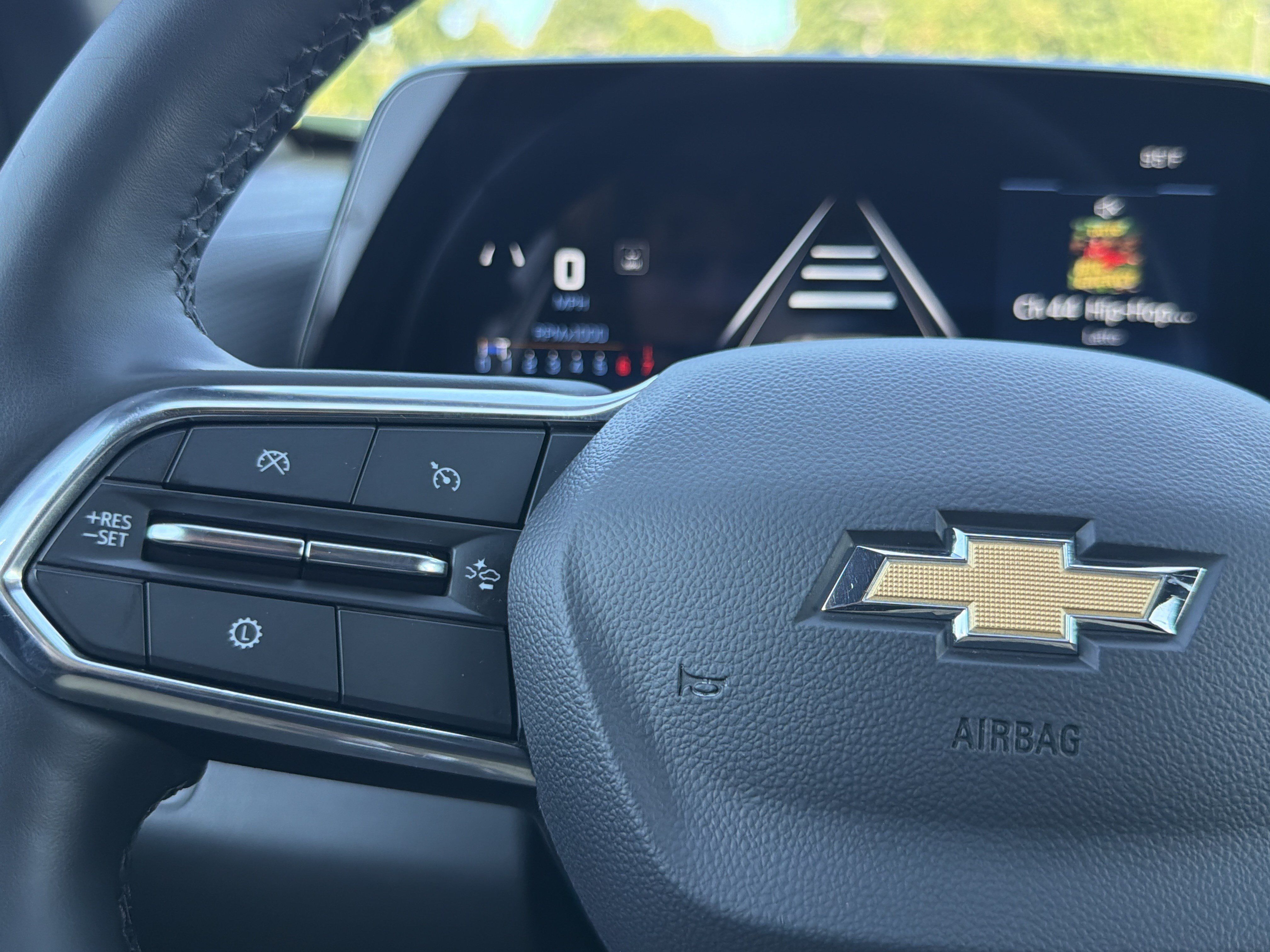 Used 2025 Chevrolet Equinox LT AWD/4WD image 11