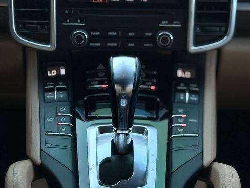 Used 2017 Porsche Cayenne image 17