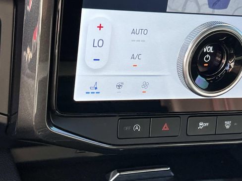 Used 2024 Ford Expedition Limited image 33