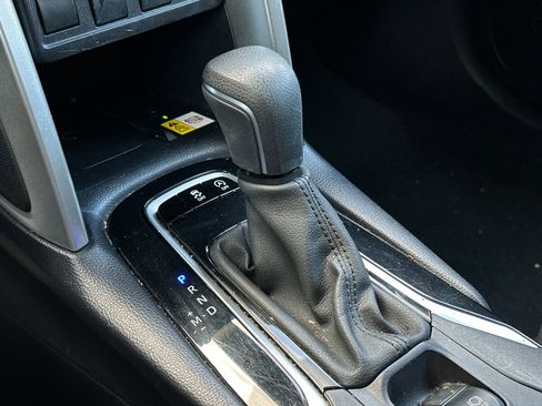 Used 2022 Toyota Corolla Cross LE image 19