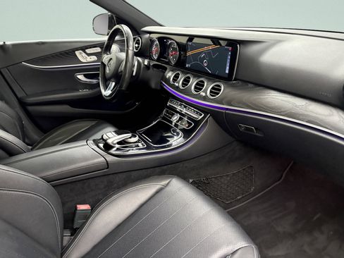 Used 2017 Mercedes-Benz E 300 4MATIC image 19