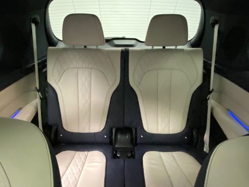 Used 2021 BMW ALPINA XB7 image 42