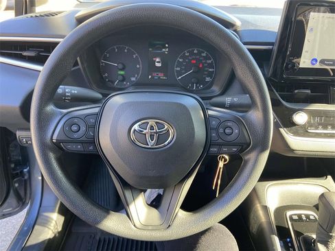 Used 2025 Toyota Corolla LE image 33