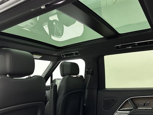 Used 2025 Land Rover Range Rover Long Wheelbase SE image 7