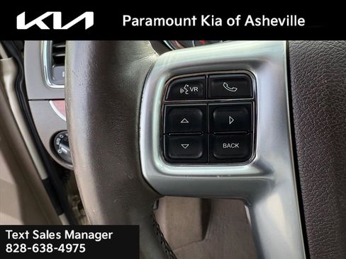 Used 2013 Chrysler Town & Country Limited w/ Luxury Group image 16