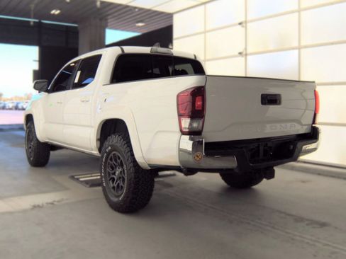 Used 2018 Toyota Tacoma SR5 RWD image 3