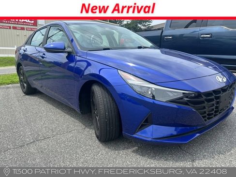 Used 2023 Hyundai Elantra SEL w/ Cargo Package FWD image 2