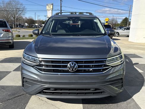 Used 2023 Volkswagen Tiguan SE image 3