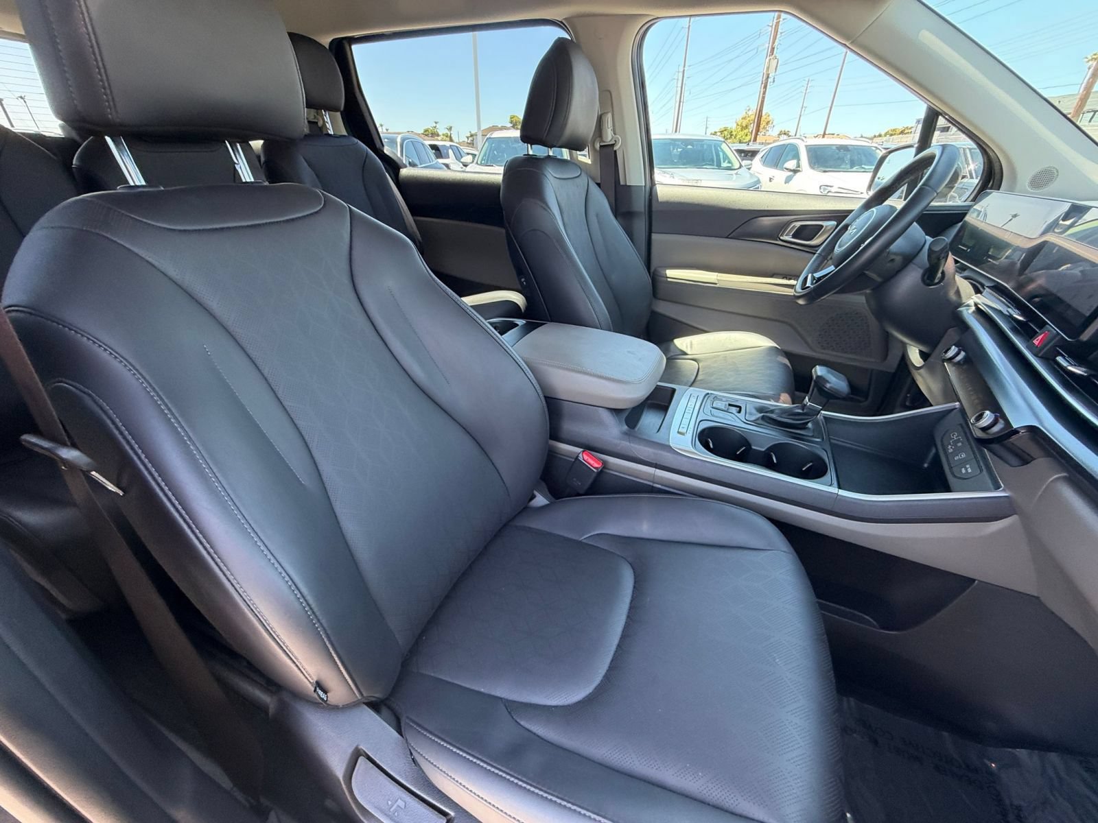 Used 2026 Kia Carnival FWD image 37