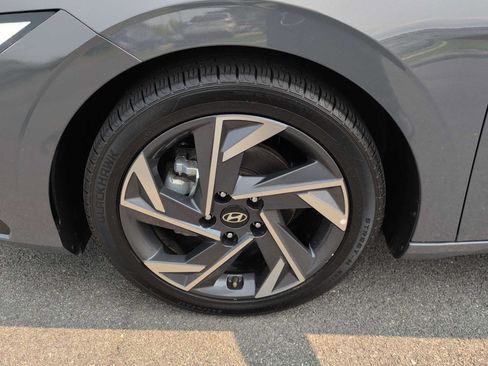 Used 2024 Hyundai Elantra Limited FWD image 14