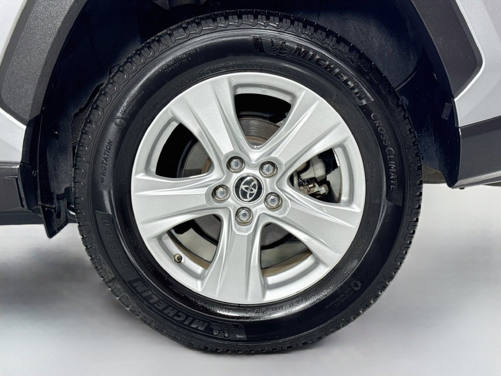 Used 2019 Toyota RAV4 XLE w/ Convenience Package AWD/4WD image 10