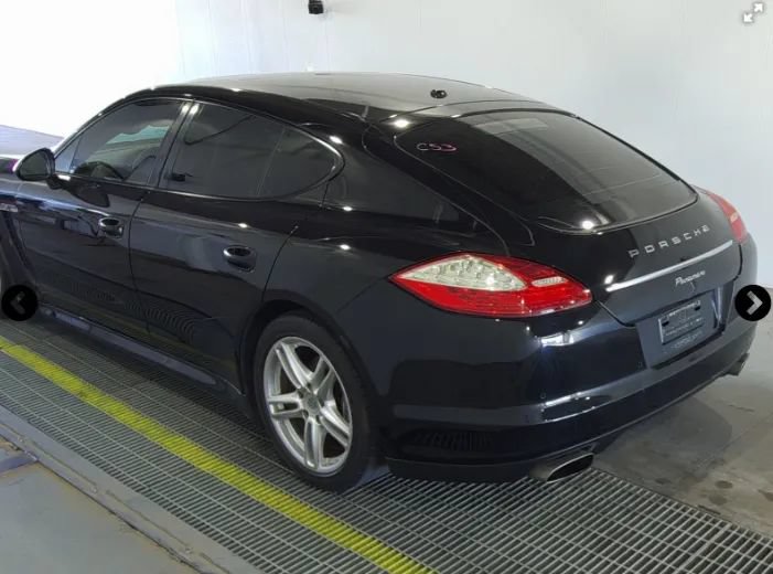 Used 2012 Porsche Panamera 4 image 3