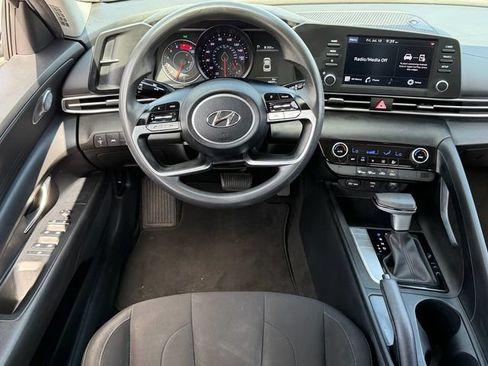 Used 2022 Hyundai Elantra SEL FWD image 12
