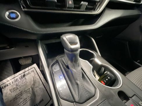 Used 2021 Toyota Highlander LE image 15