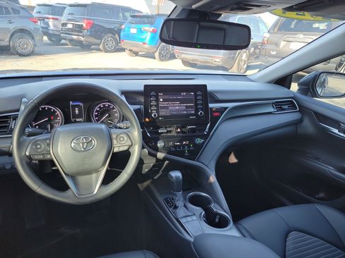 Used 2024 Toyota Camry SE image 19