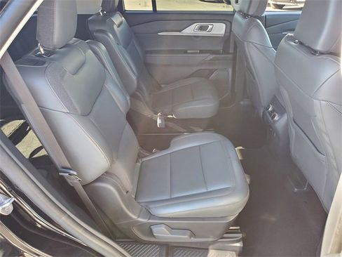 Used 2025 Ford Explorer Active w/ Active Comfort Package image 16