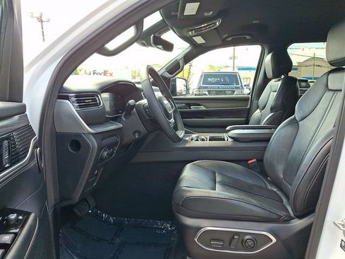 Used 2024 Jeep Wagoneer L Series III w/ Flexible Seating Group AWD/4WD image 13