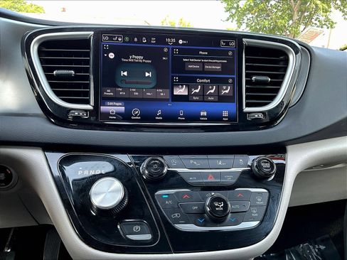 Used 2024 Chrysler Pacifica Touring-L FWD image 18