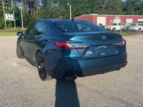 Used 2025 Toyota Camry SE FWD image 5